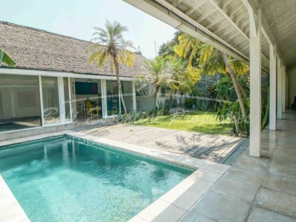 charming 3 bedroom villa for monthly rent in seminyak bm337 1