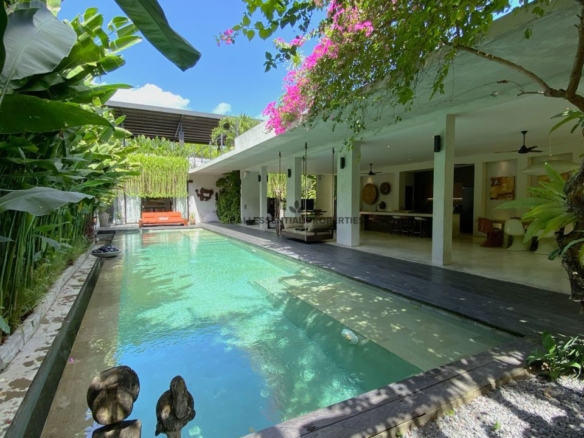 luxurious 5 bedroom villa for rent and sale in umalas am001 50