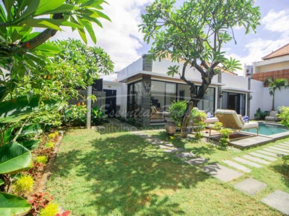 recently renovated 3 bedroom villa for yearly rent and possible for sublease in seminyak bm228 24