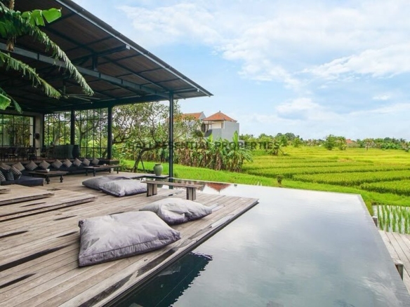 stunning ricefiled view 4 bedroom villa for rent in beraban tanah lot sr139 2