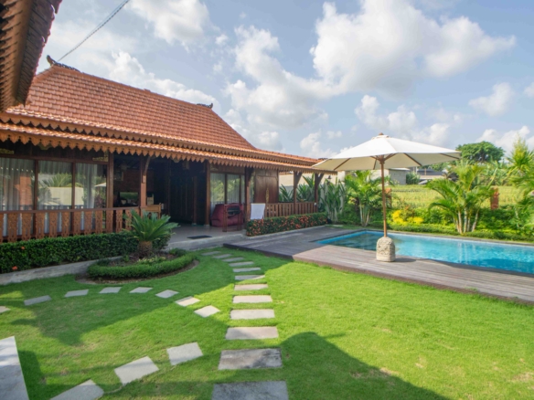 rice field view 2 bedroom villa for yearly rent in babakan canggu AK001