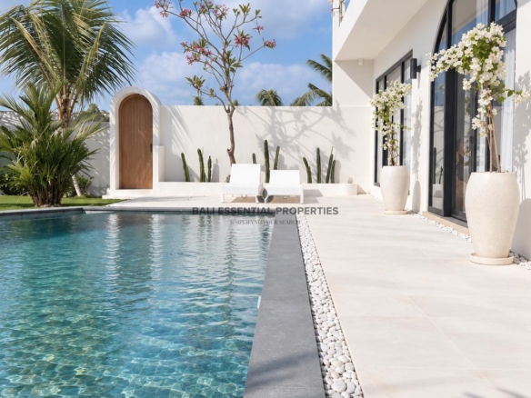 luxury 2 bedroom villa with rooftop ocean view for rent in cemagi ak027