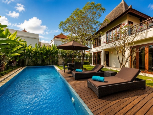 spacious 4 bedroom villa for rent in padonan canggu bm121 18