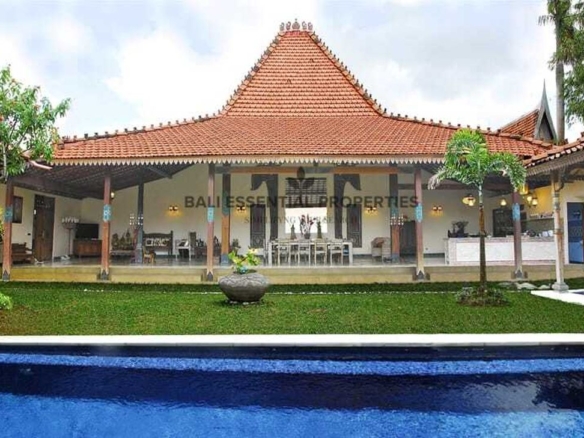 joglo style 3 bedroom villa for rent in umalas sr132 16