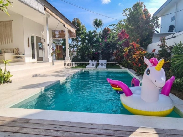 3 bedroom with ricefield view villa for rent in padang linjong sr055 1