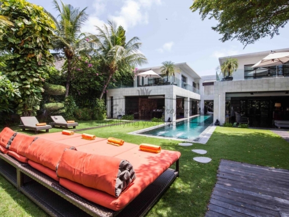 luxurious 5 bedroom villa for rent in seminyak rt136 1