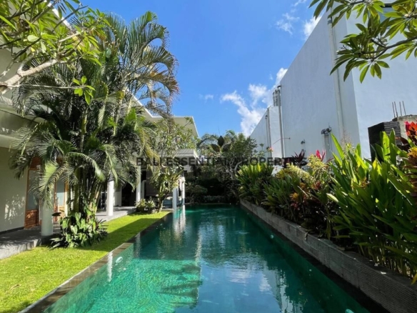 spacious 4 bedroom villa for rent in tumbak bayuh sc235 1