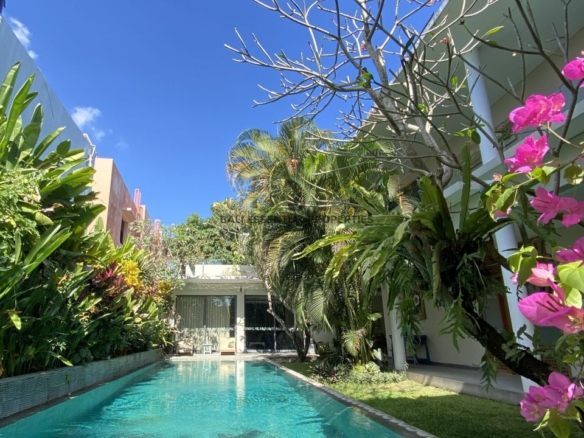 spacious 4 bedroom villa for rent in tumbak bayuh sc235 3