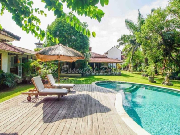 traditional joglo style villa for rent in mertanadi kerobokan sc102 2 1