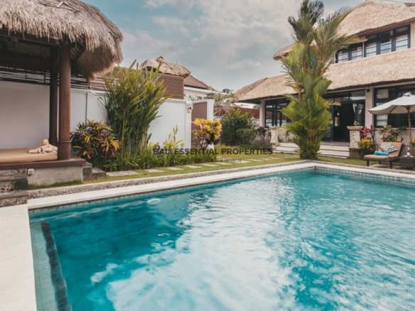 near beach 3 bedroom villa for rent in berawa bm027 15