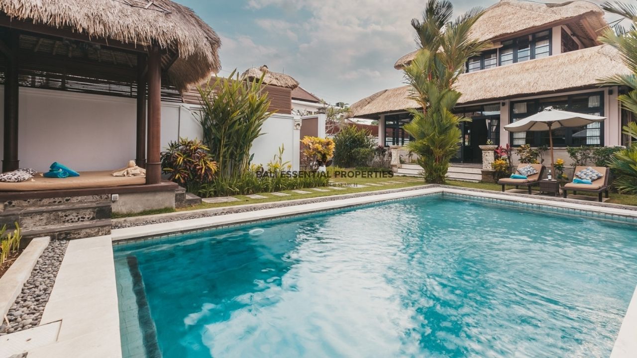 near beach 3 bedroom villa for rent in berawa bm027 15