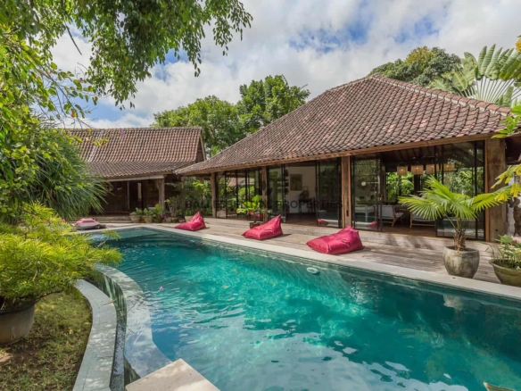 luxurious joglo villa for rent and leasehold sale in umalas bm224 22