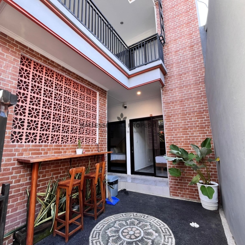 guest house with 3 bedroom for rent in berawa ra028