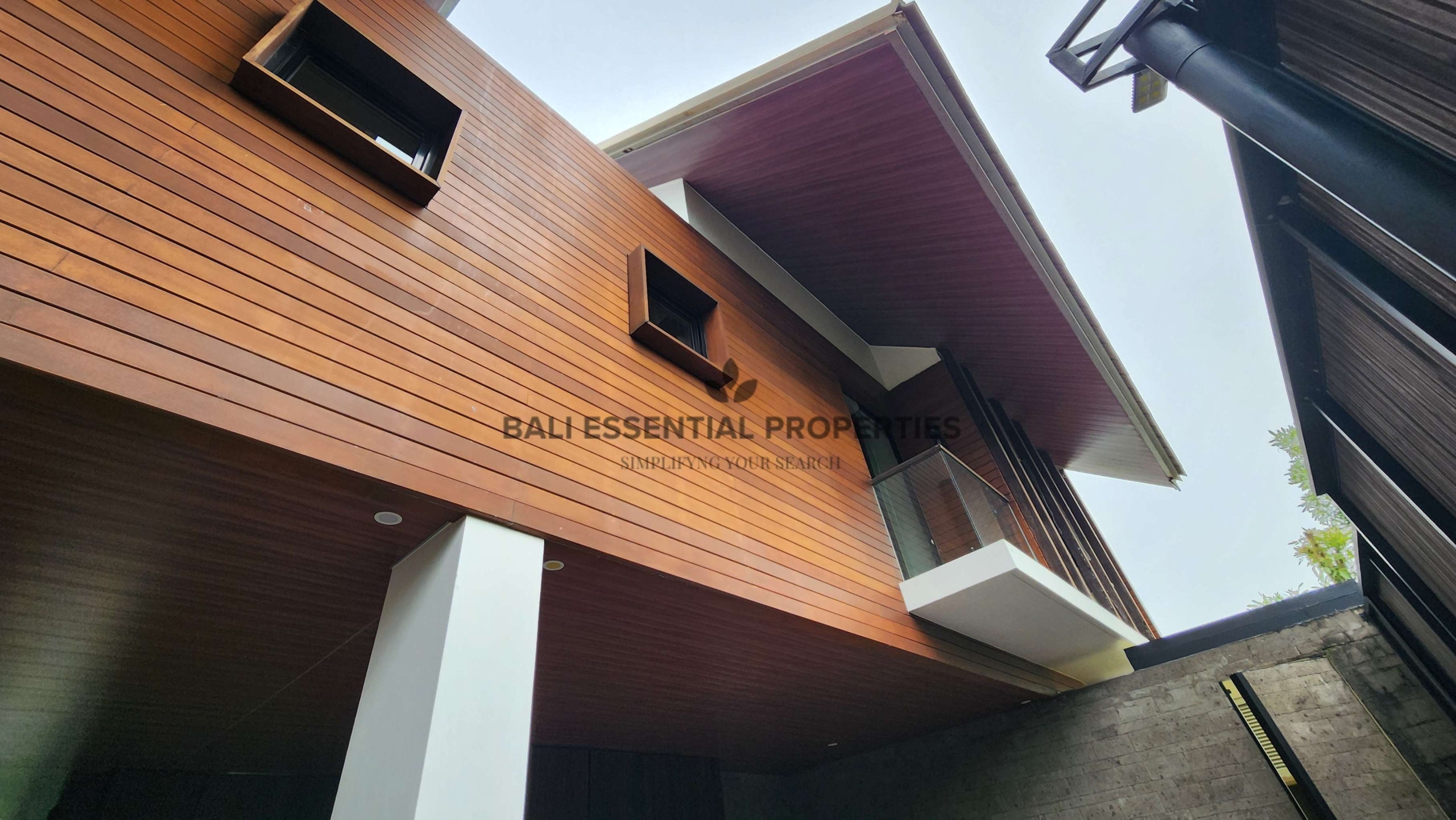 2560