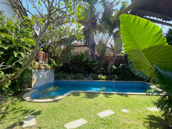 spacious 4 bedroom villa with tropical garden for rent in umalas ra035 2