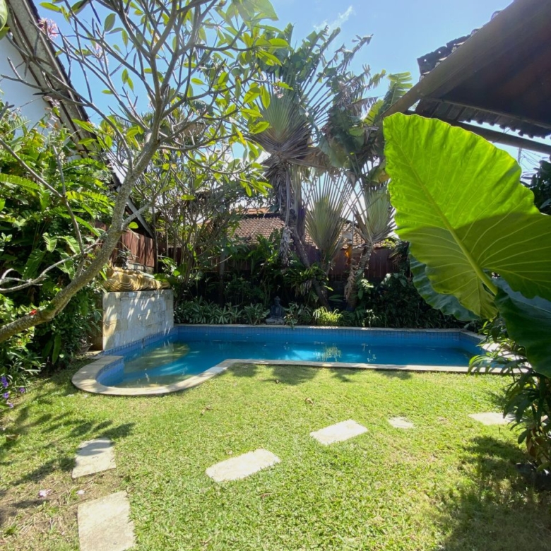 spacious 4 bedroom villa with tropical garden for rent in umalas ra035 2