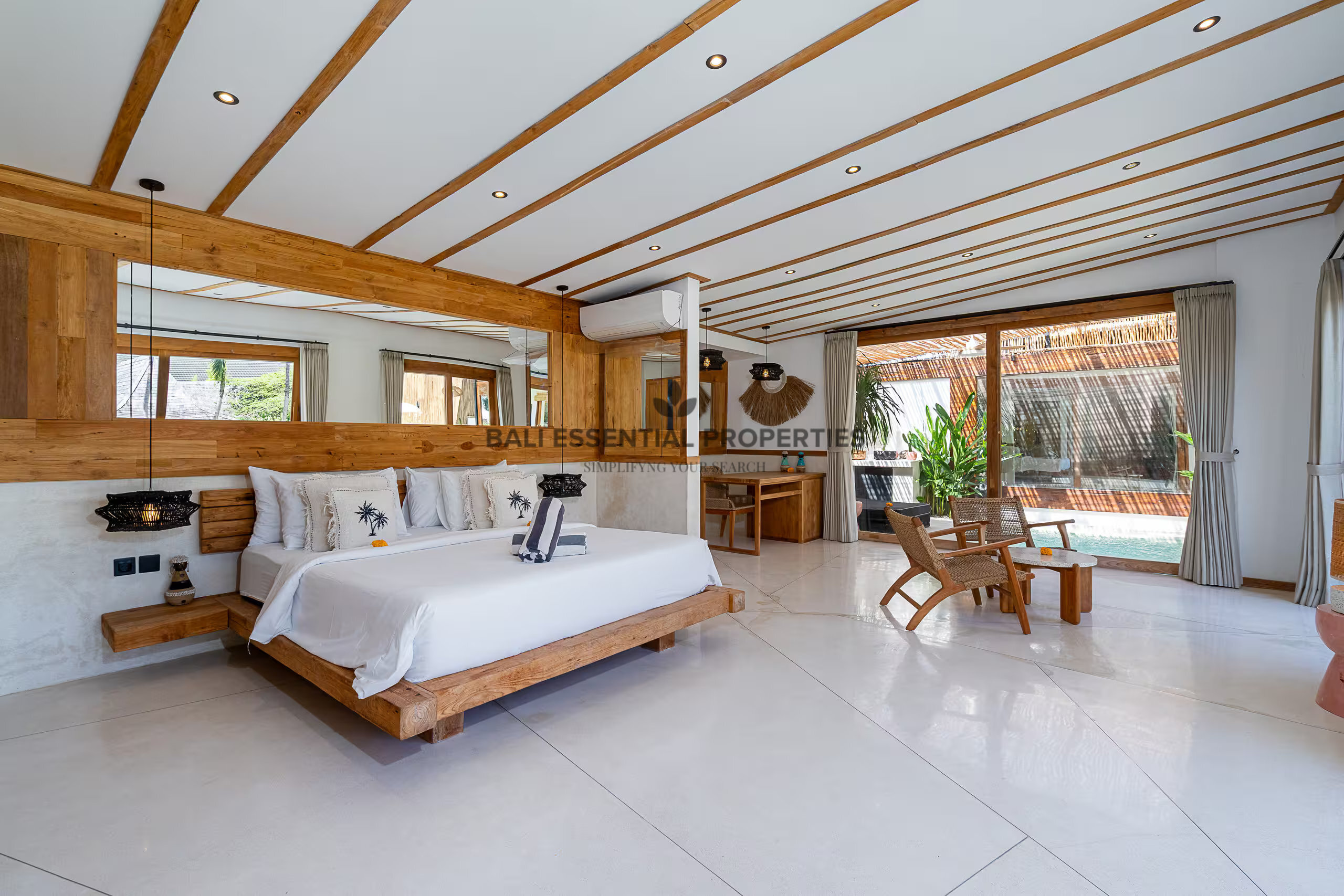 2560