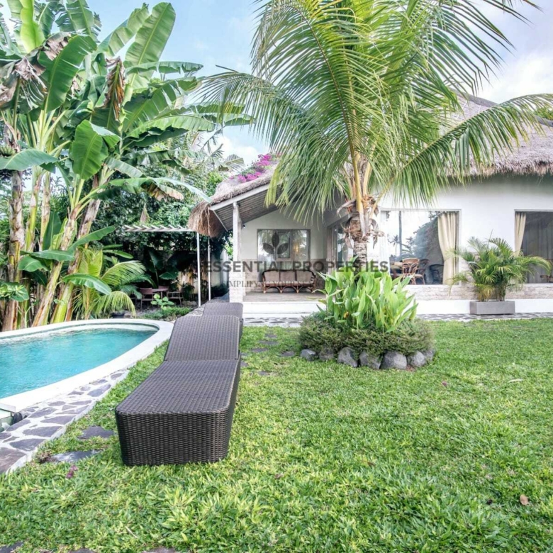 traditional tropical 2 bedroom villa for leasehold sale in gianyar ra037
